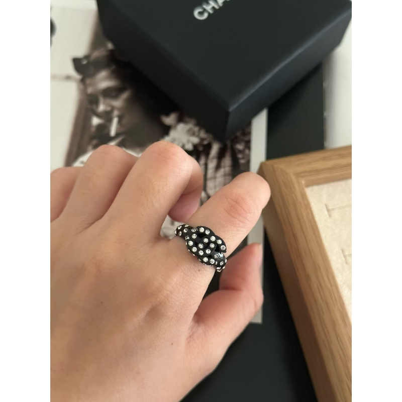 Ch**el rings